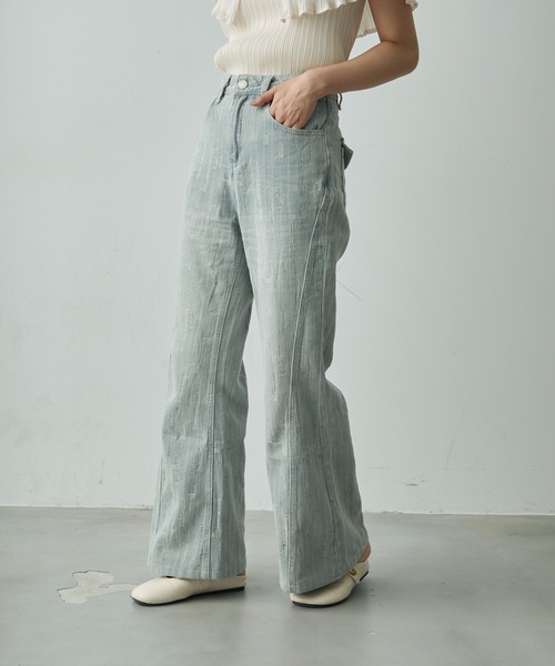 Lunea（ルネア）の「ダメージフレアデニムパンツ（デニムパンツ・レディース・ライトブルー・S/M/L）」の4枚目の写真