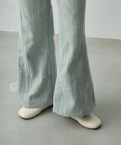 Lunea（ルネア）の「ダメージフレアデニムパンツ（デニムパンツ・レディース・ライトブルー・S/M/L）」の11枚目の写真