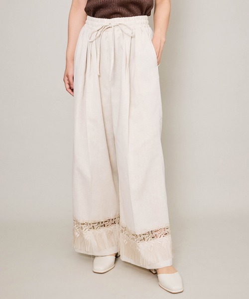 QUEENS COURT（クイーンズコート）の「レーヨンアサレースアレンジイージーパンツ≪洗濯機で洗える≫（その他パンツ・レディース・ブラック/ベージュ/ブラウン・M）」の3枚目の写真