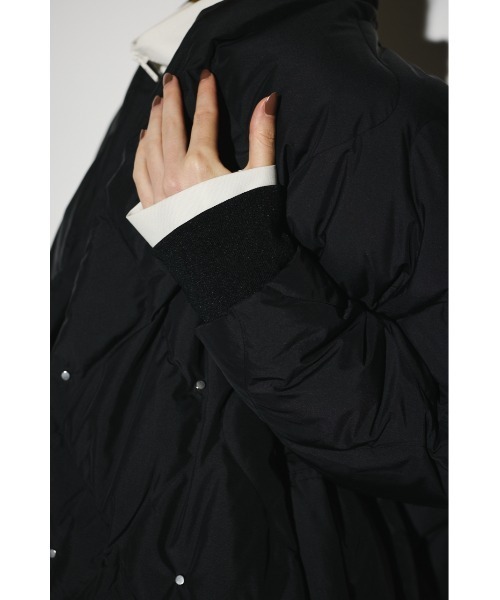 RIM.ARK（リムアーク）の「Double breasted stole down CT ダブルブレステッドストールコート（ダウンジャケット/コート・レディース・ブラック/カーキ・FREE）」の4枚目の写真