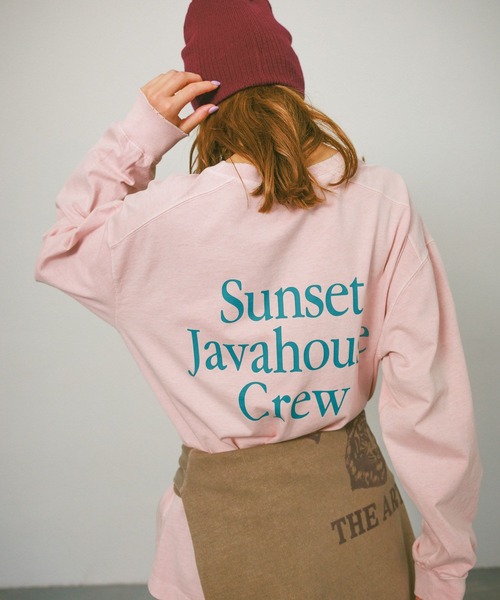 BAYFLOW(ベイフロー)の「ピグメントロゴロンT / バックプリント(Tシャツ/カットソー・レディース・オフホワイト/モカ/ネイビー/イエロー/ピンク/ライトグレー・SMALL/MEDIUM)」の1枚目の写真