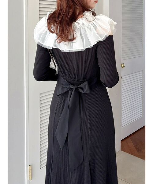 dazzlin(ダズリン)の「クロスフリルカットワンピース(ワンピース・レディース・ブルー/チャコールグレー/アイボリー/ブラック・MEDIUM/SMALL)」の16枚目の写真