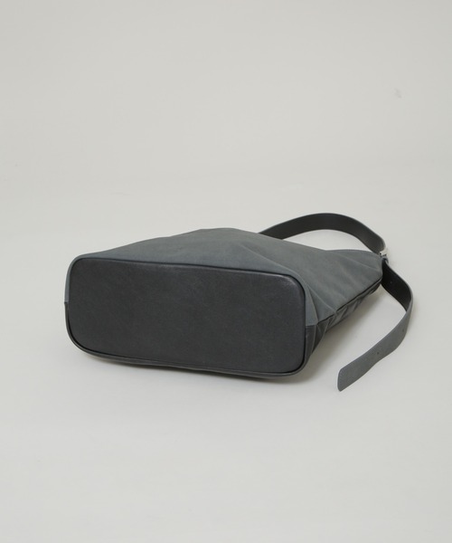 NANO universe（ナノユニバース）の「フェイクスエードコンビスクエアショルダーバッグ（ショルダーバッグ・レディース・ブラック/ベージュ・F）」の5枚目の写真