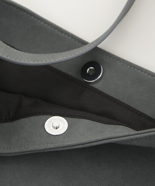 NANO universe（ナノユニバース）の「フェイクスエードコンビスクエアショルダーバッグ（ショルダーバッグ・レディース・ブラック/ベージュ・F）」の3枚目の写真