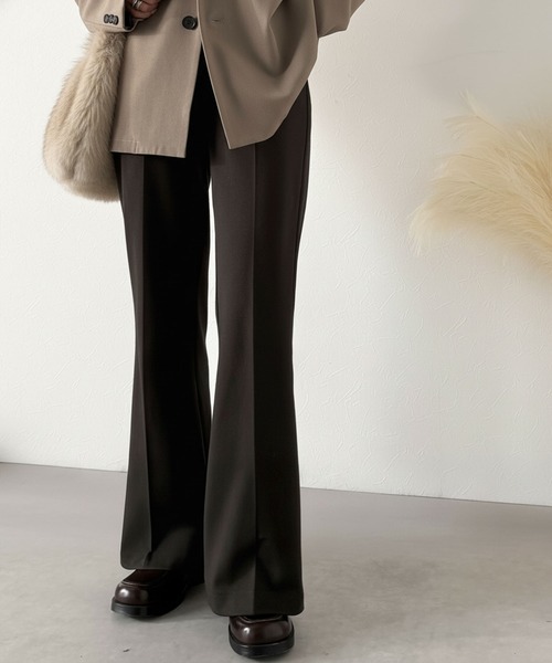 セール】エレガントなフレアシルエットで、スタイルアップを実現