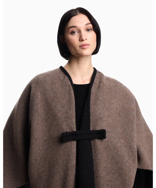 EMPORIO ARMANI(エンポリオアルマーニ)の「【エンポリオ アルマーニ】ダブルフェイスケープ ウール(ポンチョ・レディース・ブラック・FREE)」の4枚目の写真