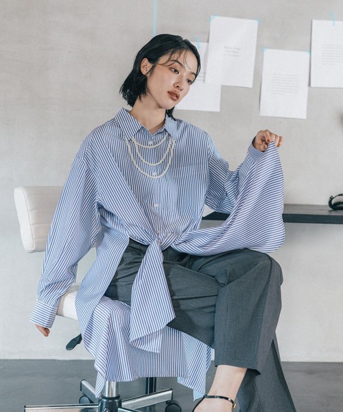 LEPSIM（レプシィム）の「《オフィスライン》ロングスリットシャツワンピース　582133（シャツワンピース・レディース・オフホワイト/ブルー/ストライプ・FREE）」の3枚目の写真