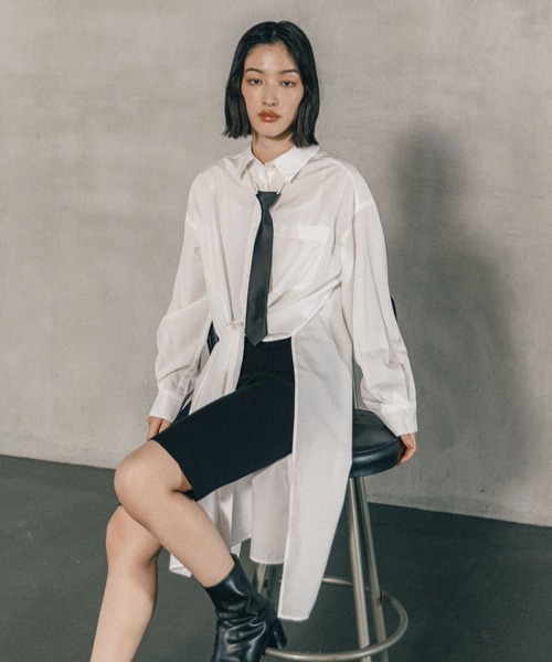 LEPSIM（レプシィム）の「《オフィスライン》ロングスリットシャツワンピース　582133（シャツワンピース・レディース・オフホワイト/ブルー/ストライプ・FREE）」の2枚目の写真