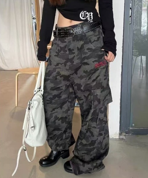 Achic(アシック)の「カーゴ迷彩パンツ(デニムパンツ・レディース・カーキ・L/M)」の6枚目の写真