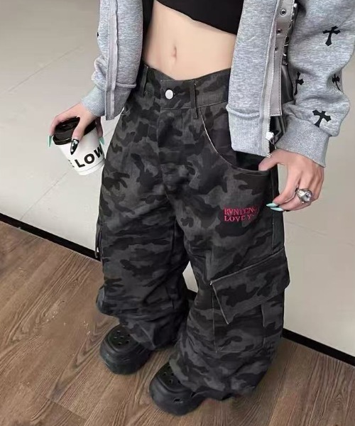 Achic(アシック)の「カーゴ迷彩パンツ(デニムパンツ・レディース・カーキ・L/M)」の15枚目の写真