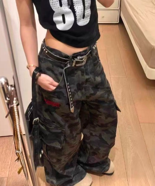 Achic(アシック)の「カーゴ迷彩パンツ(デニムパンツ・レディース・カーキ・L/M)」の13枚目の写真
