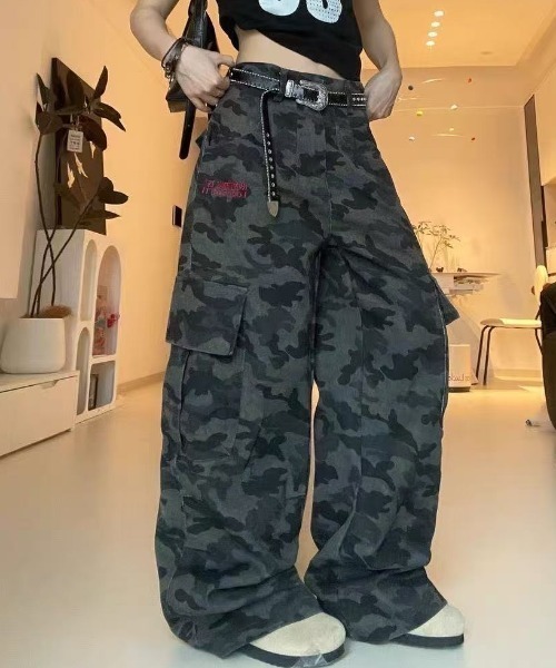 Achic(アシック)の「カーゴ迷彩パンツ(デニムパンツ・レディース・カーキ・L/M)」の14枚目の写真