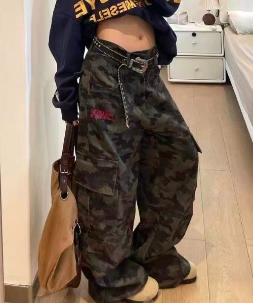 Achic(アシック)の「カーゴ迷彩パンツ(デニムパンツ・レディース・カーキ・L/M)」の11枚目の写真
