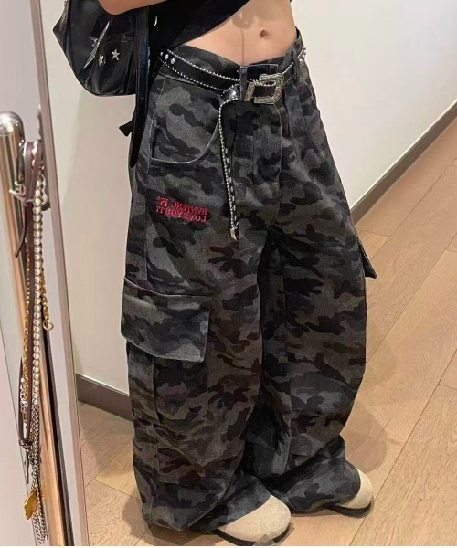 Achic(アシック)の「カーゴ迷彩パンツ(デニムパンツ・レディース・カーキ・L/M)」の8枚目の写真