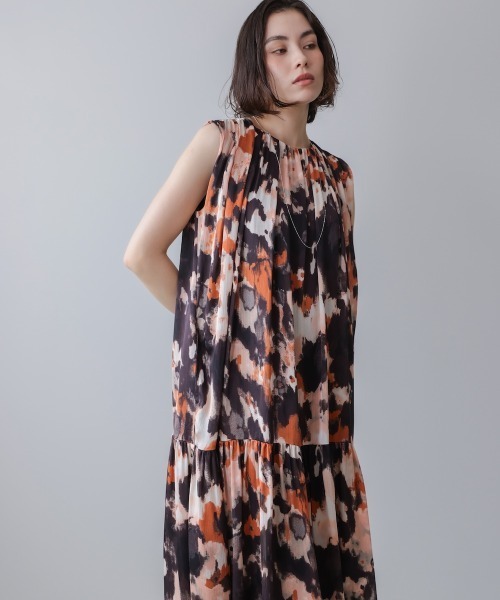 Bou Jeloud(ブージュルード)の「ボカシプリントギャザー切替ワンピース(ワンピース・レディース・ブラック/モカ/ブラウン・38)」の2枚目の写真