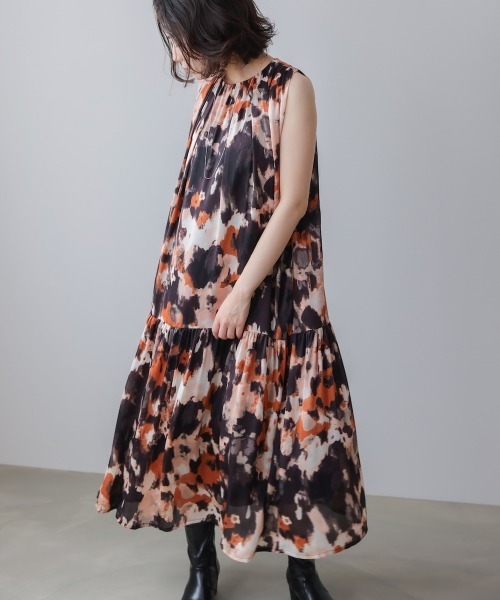 Bou Jeloud(ブージュルード)の「ボカシプリントギャザー切替ワンピース(ワンピース・レディース・ブラック/モカ/ブラウン・38)」の13枚目の写真