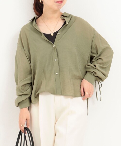 MICO COULIER（ミコクリエ）の「ECOVEROソフトローンギャザー＋リボンスリーブブラウス（シャツ/ブラウス・レディース・グレイッシュブルー/オリーブ/ブラウン・38）」の2枚目の写真