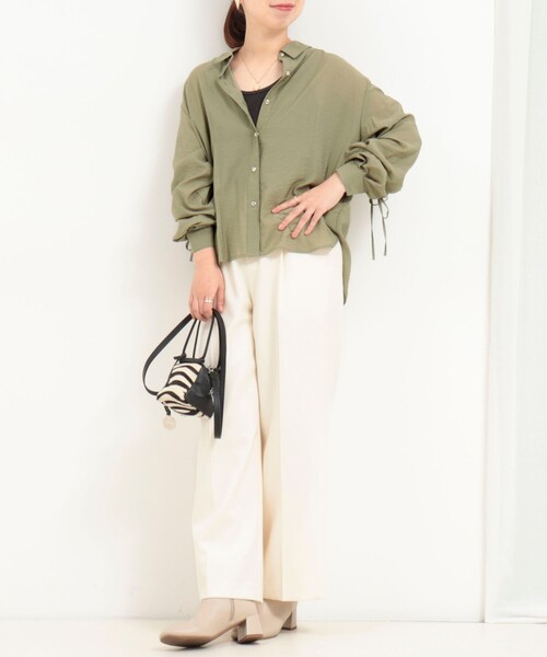 MICO COULIER（ミコクリエ）の「ECOVEROソフトローンギャザー＋リボンスリーブブラウス（シャツ/ブラウス・レディース・グレイッシュブルー/オリーブ/ブラウン・38）」の5枚目の写真