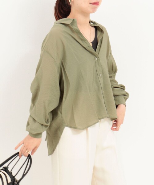 MICO COULIER（ミコクリエ）の「ECOVEROソフトローンギャザー＋リボンスリーブブラウス（シャツ/ブラウス・レディース・グレイッシュブルー/オリーブ/ブラウン・38）」の6枚目の写真