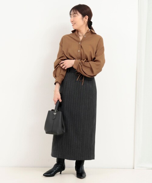 MICO COULIER（ミコクリエ）の「ECOVEROソフトローンギャザー＋リボンスリーブブラウス（シャツ/ブラウス・レディース・グレイッシュブルー/オリーブ/ブラウン・38）」の7枚目の写真