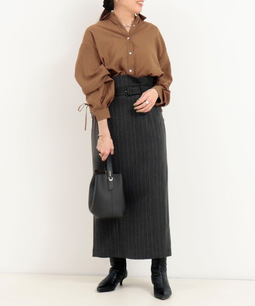 MICO COULIER（ミコクリエ）の「ECOVEROソフトローンギャザー＋リボンスリーブブラウス（シャツ/ブラウス・レディース・グレイッシュブルー/オリーブ/ブラウン・38）」の9枚目の写真