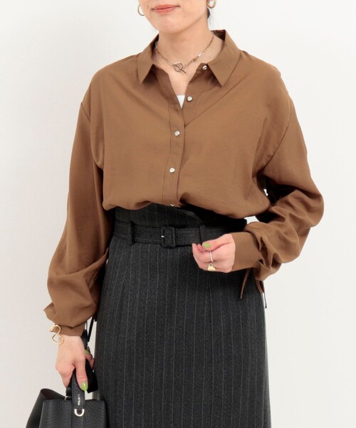 MICO COULIER（ミコクリエ）の「ECOVEROソフトローンギャザー＋リボンスリーブブラウス（シャツ/ブラウス・レディース・グレイッシュブルー/オリーブ/ブラウン・38）」の16枚目の写真