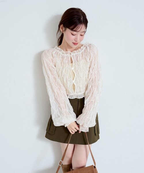 Kastane（カスタネ）の「【2WAY】フリルシャーリングブラウス（シャツ/ブラウス・レディース・ブラウン/アイボリー・FREE）」の5枚目の写真