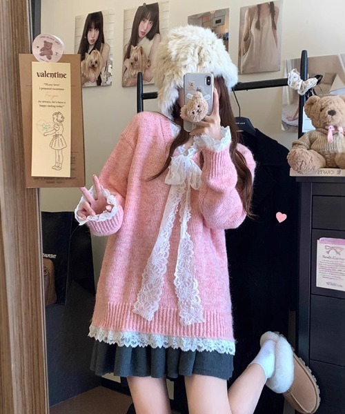 Mejoul（メジュール）の「【25年秋冬新作】レースリボンルーズシルエットＶネックプルオーバーニット　異素材ドッキング（ニット/セーター・レディース・グレー/アイボリー/ブラック/ピンク/ネイビー/レッド・F）」の5枚目の写真