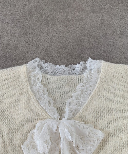 Mejoul（メジュール）の「【25年秋冬新作】レースリボンルーズシルエットＶネックプルオーバーニット　異素材ドッキング（ニット/セーター・レディース・グレー/アイボリー/ブラック/ピンク/ネイビー/レッド・F）」の21枚目の写真