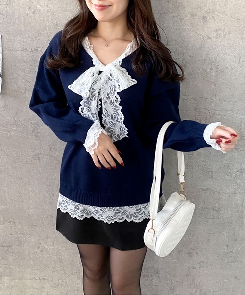 Mejoul（メジュール）の「【25年秋冬新作】レースリボンルーズシルエットＶネックプルオーバーニット　異素材ドッキング（ニット/セーター・レディース・グレー/アイボリー/ブラック/ピンク/ネイビー/レッド・F）」の8枚目の写真