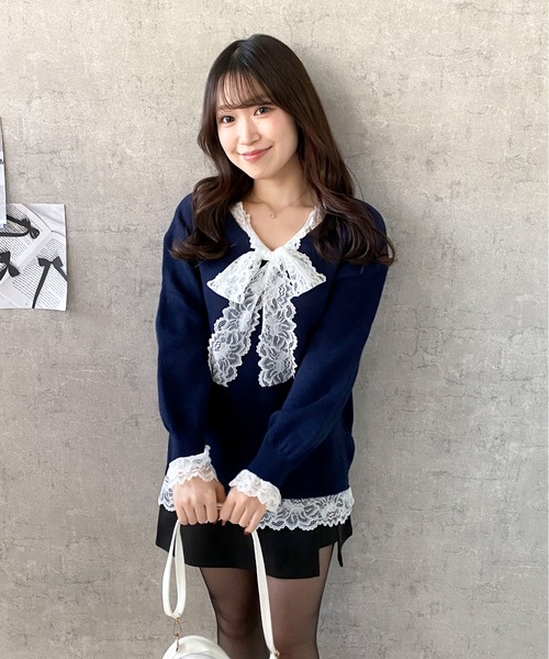 Mejoul（メジュール）の「【25年秋冬新作】レースリボンルーズシルエットＶネックプルオーバーニット　異素材ドッキング（ニット/セーター・レディース・グレー/アイボリー/ブラック/ピンク/ネイビー/レッド・F）」の9枚目の写真