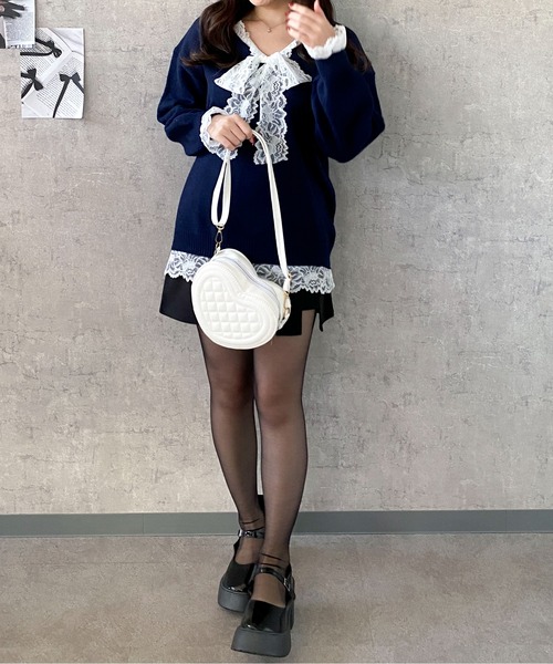 Mejoul（メジュール）の「【25年秋冬新作】レースリボンルーズシルエットＶネックプルオーバーニット　異素材ドッキング（ニット/セーター・レディース・グレー/アイボリー/ブラック/ピンク/ネイビー/レッド・F）」の13枚目の写真