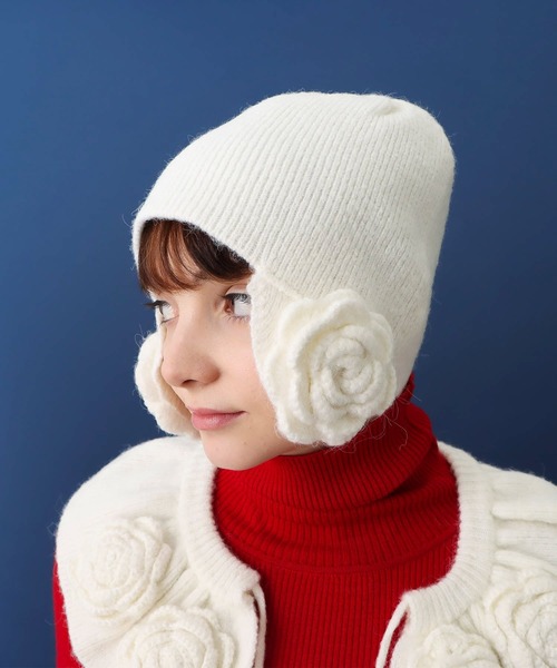 Three Four Time(スリーフォータイム)の「【Casselini】フラワーニット帽(ニットキャップ/ビーニー・レディース・ブラック/アイボリー・FREE)」の2枚目の写真