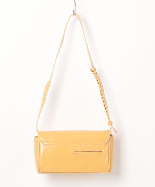 florist(フローリスト)の「【軽量/300g】 2WAY ワイドフラップレザータッチショルダーバッグ/ボディバッグ(ショルダーバッグ・レディース・モカ/ブラック/ライトイエロー/オフホワイト・FREE)」の9枚目の写真