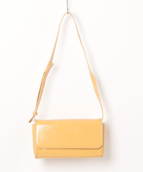 florist(フローリスト)の「【軽量/300g】 2WAY ワイドフラップレザータッチショルダーバッグ/ボディバッグ(ショルダーバッグ・レディース・モカ/ブラック/ライトイエロー/オフホワイト・FREE)」の10枚目の写真