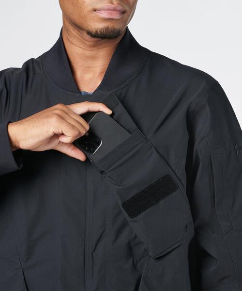 UNDER ARMOUR(アンダーアーマー)の「UAシティ ボンバー ジャケット(ライフスタイル/メンズ/レディース)(その他アウター・レディース・ブラック・L/M/S/2XL)」の5枚目の写真