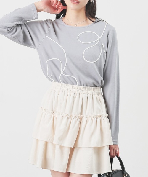 Honeys(ハニーズ)の「コード刺繍トップス(Tシャツ/カットソー・レディース・サックスブルー/アイボリー/グレー/ピンク/ブラック・LL/M/L)」の4枚目の写真