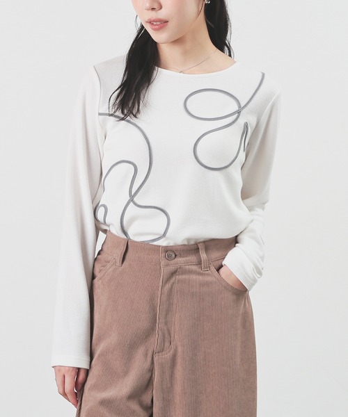 Honeys(ハニーズ)の「コード刺繍トップス(Tシャツ/カットソー・レディース・サックスブルー/アイボリー/グレー/ピンク/ブラック・LL/M/L)」の2枚目の写真