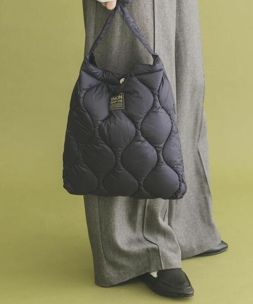 ITEMS URBANRESEARCH（アイテムズ アーバンリサーチ）の「TAION　Cross Body Down Bag -M（ショルダーバッグ・メンズ・ブラック/オリーブ/ブルー系その他/ベージュ系その他・-）」の4枚目の写真