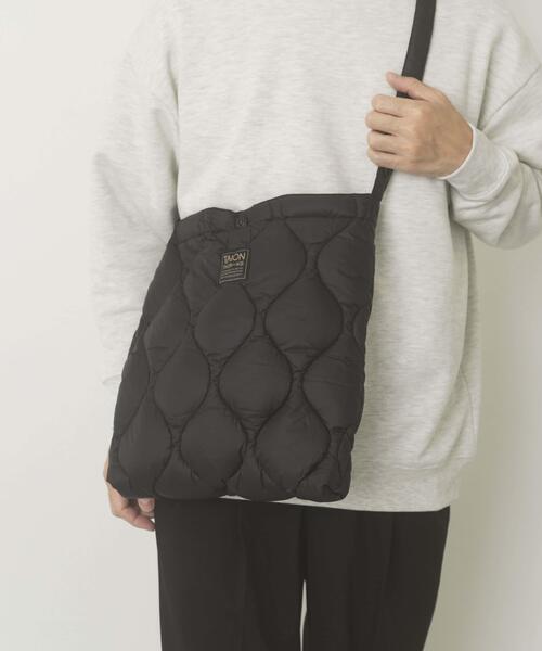 ITEMS URBANRESEARCH（アイテムズ アーバンリサーチ）の「TAION　Cross Body Down Bag -M（ショルダーバッグ・メンズ・ブラック/オリーブ/ブルー系その他/ベージュ系その他・-）」の6枚目の写真