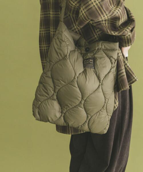 ITEMS URBANRESEARCH（アイテムズ アーバンリサーチ）の「TAION　Cross Body Down Bag -M（ショルダーバッグ・メンズ・ブラック/オリーブ/ブルー系その他/ベージュ系その他・-）」の19枚目の写真