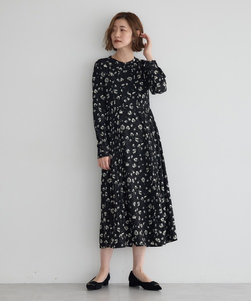 YECCA VECCA(イェッカヴェッカ)の「フラワー柄プリーツMIXワンピース(ワンピース・レディース・ベージュ/ブラック・FREE)」の1枚目の写真