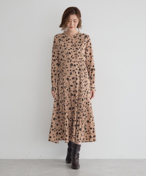 YECCA VECCA(イェッカヴェッカ)の「フラワー柄プリーツMIXワンピース(ワンピース・レディース・ベージュ/ブラック・FREE)」の8枚目の写真