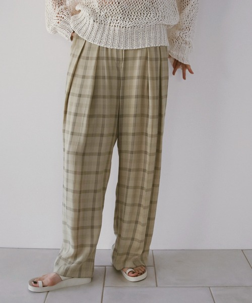 anuke（アンヌーク）の「Check Daubletuck Pants（その他パンツ・レディース・ブルー/クリーム・36inch/38inch）」の2枚目の写真