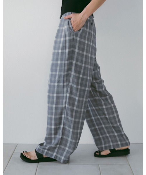 anuke（アンヌーク）の「Check Daubletuck Pants（その他パンツ・レディース・ブルー/クリーム・36inch/38inch）」の11枚目の写真