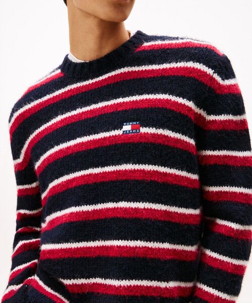 tommy jeans（トミー ジーンズ）の「レギュラーブラッシュドボーダーバッジセーター（ニット/セーター・メンズ・ローズ・LARGE/MEDIUM/X-LARGE/SMALL）」の2枚目の写真