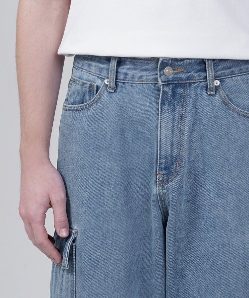GAKKAI UNIONS（ガッカイユニオンズ）の「ワイドデニムカーゴパンツライトインディゴ（デニムパンツ・レディース・その他・MEDIUM/LARGE/SMALL）」の5枚目の写真