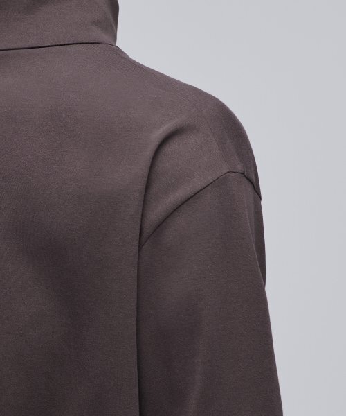 MUSINSA STANDARD（ムシンサスタンダード）の「リラックスドタートルネック長袖Tシャツ[ダークブラウン]（Tシャツ/カットソー・メンズ・その他・XXX-LARGE/SMALL/MEDIUM/LARGE/X-LARGE/XX-LARGE）」の7枚目の写真