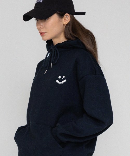 GRAVER（グレーバー）の「[ユニセックス]スモール雲ドローイングスマイルフードパーカー_ネイビー（パーカー・レディース・ネイビー・SMALL/MEDIUM/LARGE/X-LARGE）」の3枚目の写真