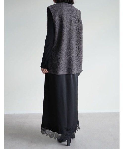 Re:EDIT(リエディ)の「フェイクボアファスナー付きベスト(ベスト・レディース・グレー/グレイッシュベージュ/ブラウン・MEDIUM/LARGE)」の6枚目の写真